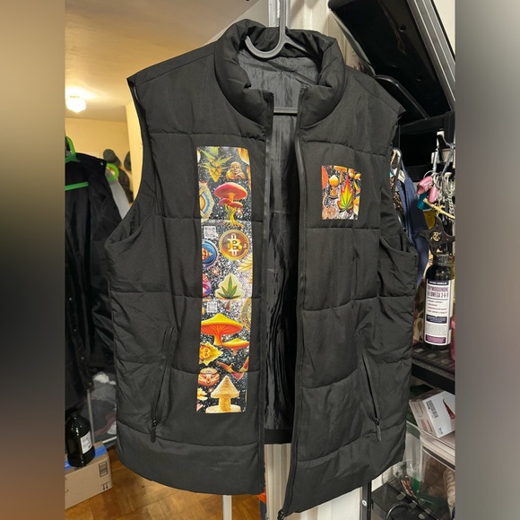 Abstrakjsnc black vest with graphics - Picture 3 of 3